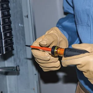 Klein Tools 32287 Insulated Screwdriver, 2-in-1 Screwdriver Set with Flip Blade - view 4